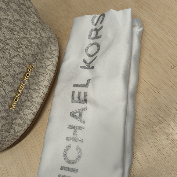 Michael Kors Brooke Bucket Handbag - Picture 13 of 14